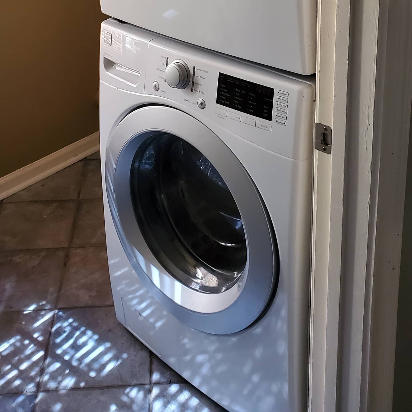 Washing machine for appliance odors
