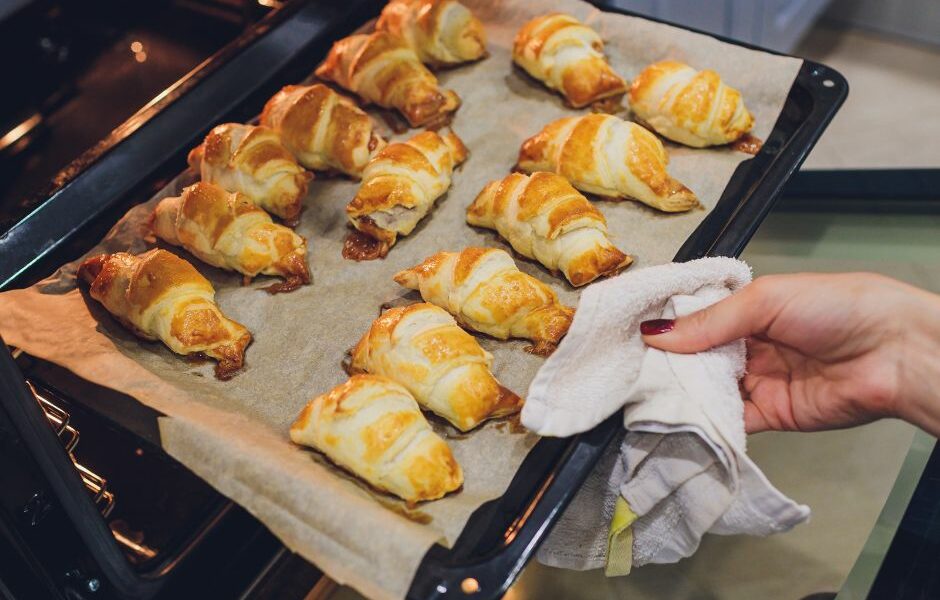 Cooking pastries in Difference between conventional and convection ovens